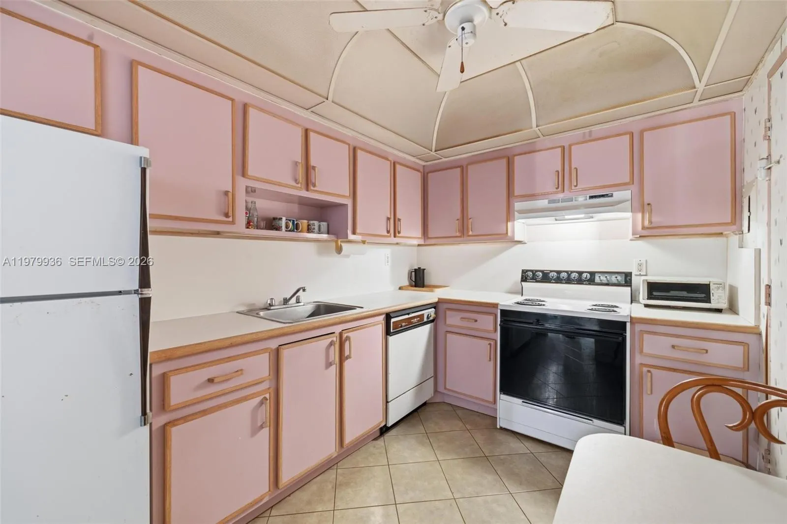 9225 Collins Ave 610, Surfside, Florida 33154, Surfside, Florida 33154, 1 Bedroom Bedrooms, ,2 BathroomsBathrooms,Residential,For Sale,9225 Collins Ave 610, Surfside, Florida 33154,A11979936