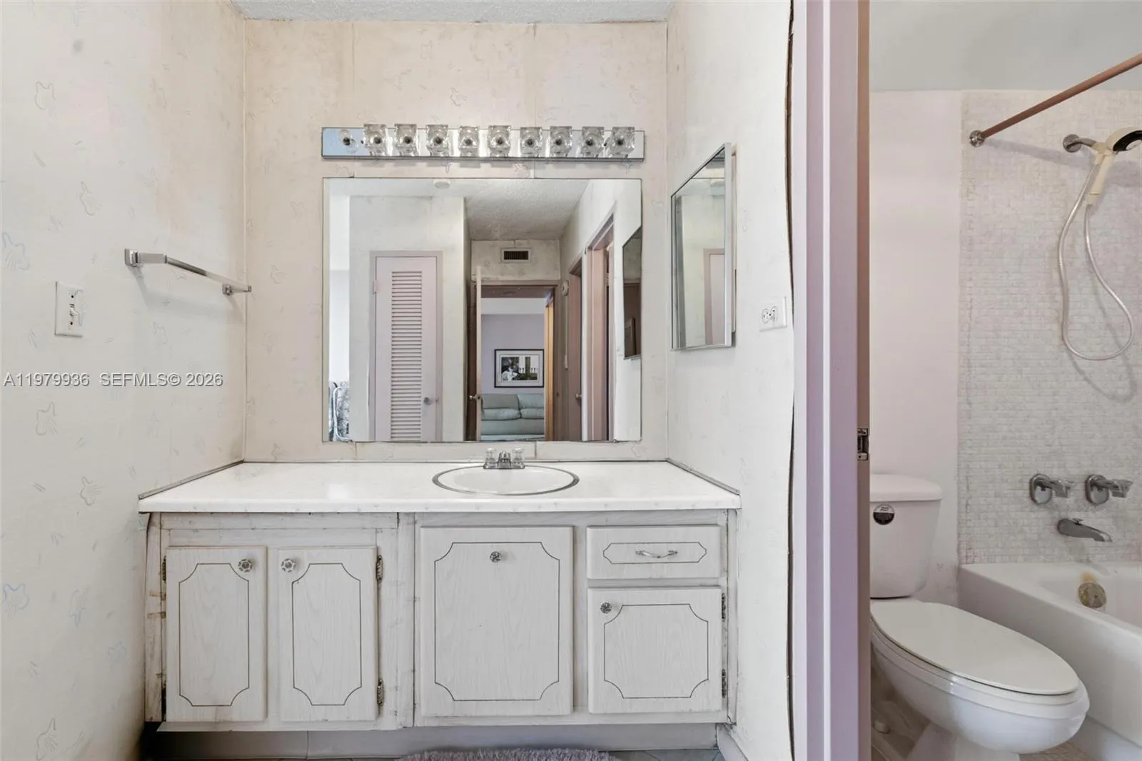 9225 Collins Ave 610, Surfside, Florida 33154, Surfside, Florida 33154, 1 Bedroom Bedrooms, ,2 BathroomsBathrooms,Residential,For Sale,9225 Collins Ave 610, Surfside, Florida 33154,A11979936