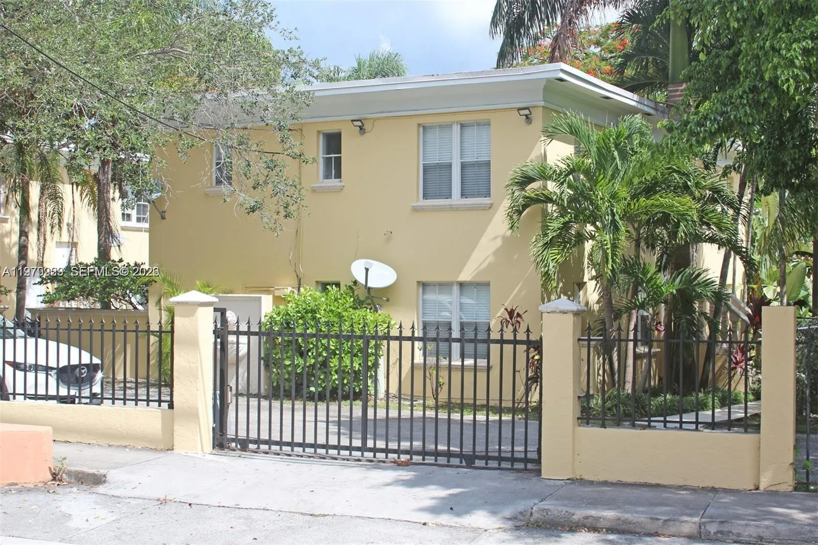 3395 Franklin Ave D, Miami, Florida 33133, Miami, Florida 33133, 2 Bedrooms Bedrooms, ,1 BathroomBathrooms,Residential Lease,For Rent,3395 Franklin Ave D, Miami, Florida 33133,A11979223