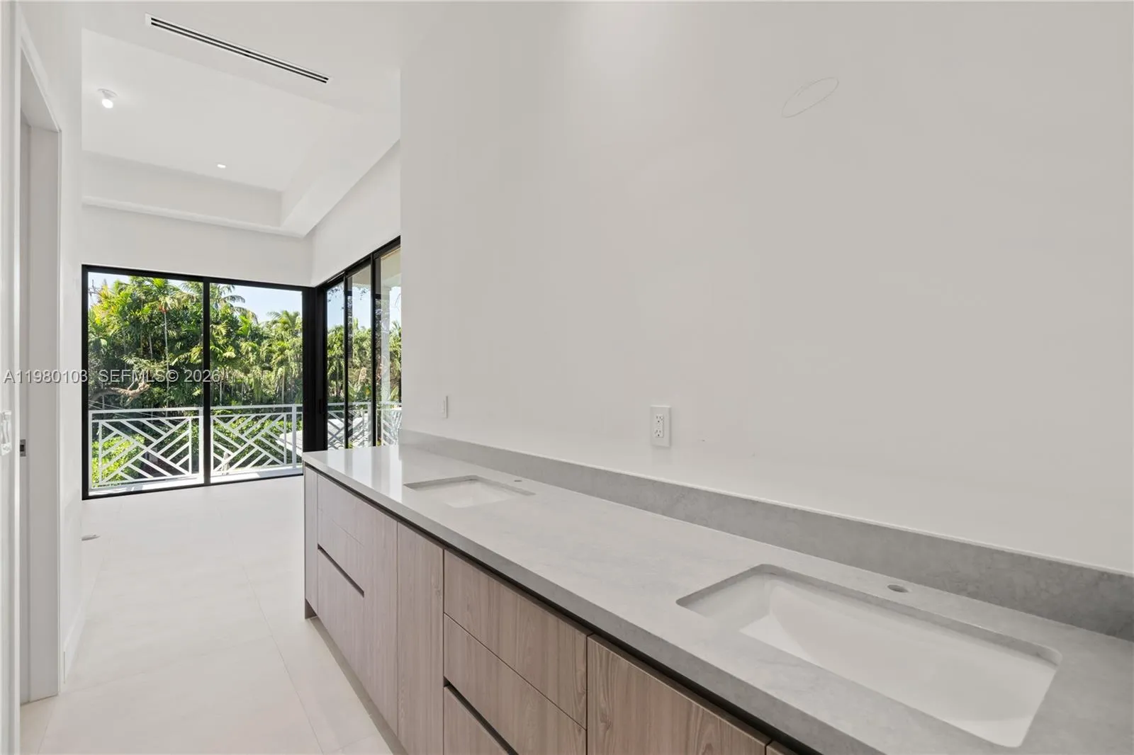 2710 S Le Jeune Rd, Coral Gables, Florida 33134, Coral Gables, Florida 33134, 6 Bedrooms Bedrooms, ,4 BathroomsBathrooms,Residential,For Sale,2710 S Le Jeune Rd, Coral Gables, Florida 33134,A11980103