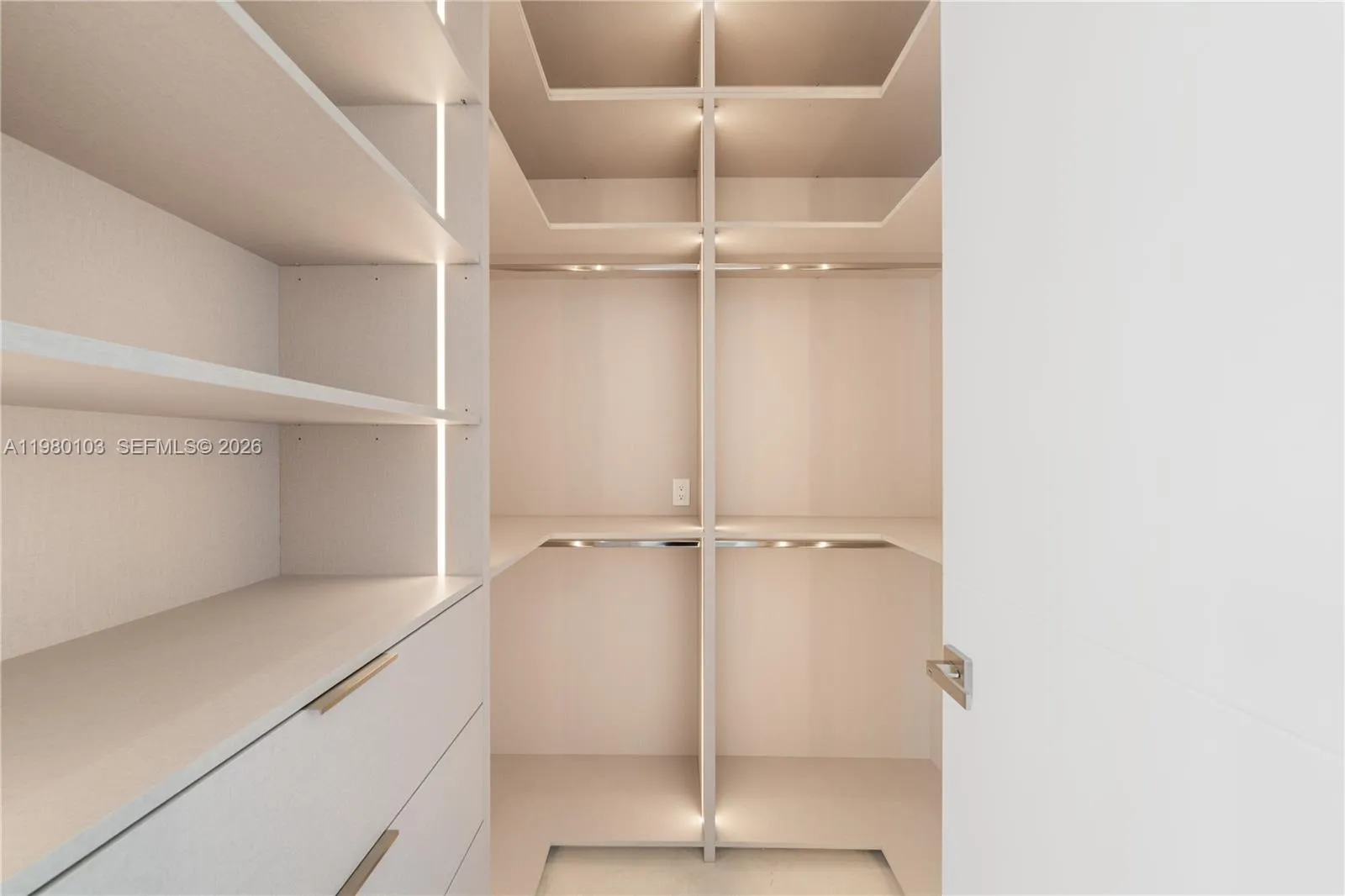 2710 S Le Jeune Rd, Coral Gables, Florida 33134, Coral Gables, Florida 33134, 6 Bedrooms Bedrooms, ,4 BathroomsBathrooms,Residential,For Sale,2710 S Le Jeune Rd, Coral Gables, Florida 33134,A11980103