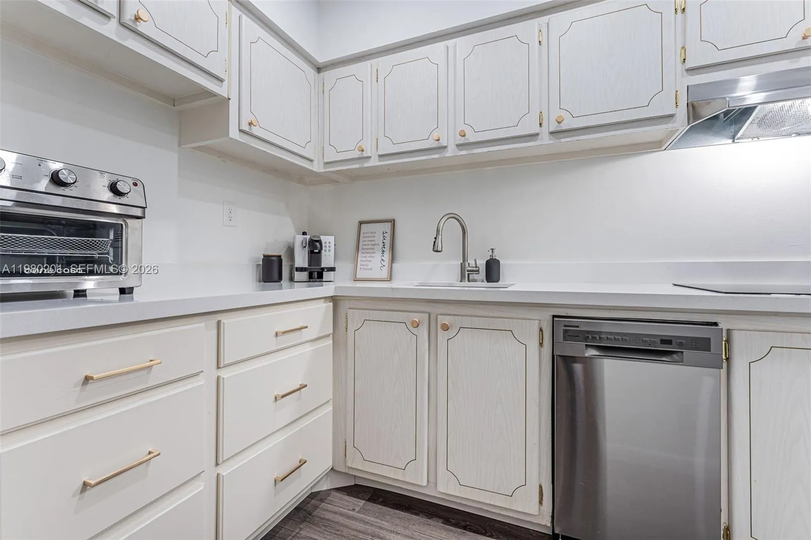 1000 West Ave 432, Miami Beach, Florida 33139, Miami Beach, Florida 33139, ,1 BathroomBathrooms,Residential Lease,For Rent,1000 West Ave 432, Miami Beach, Florida 33139,A11980201