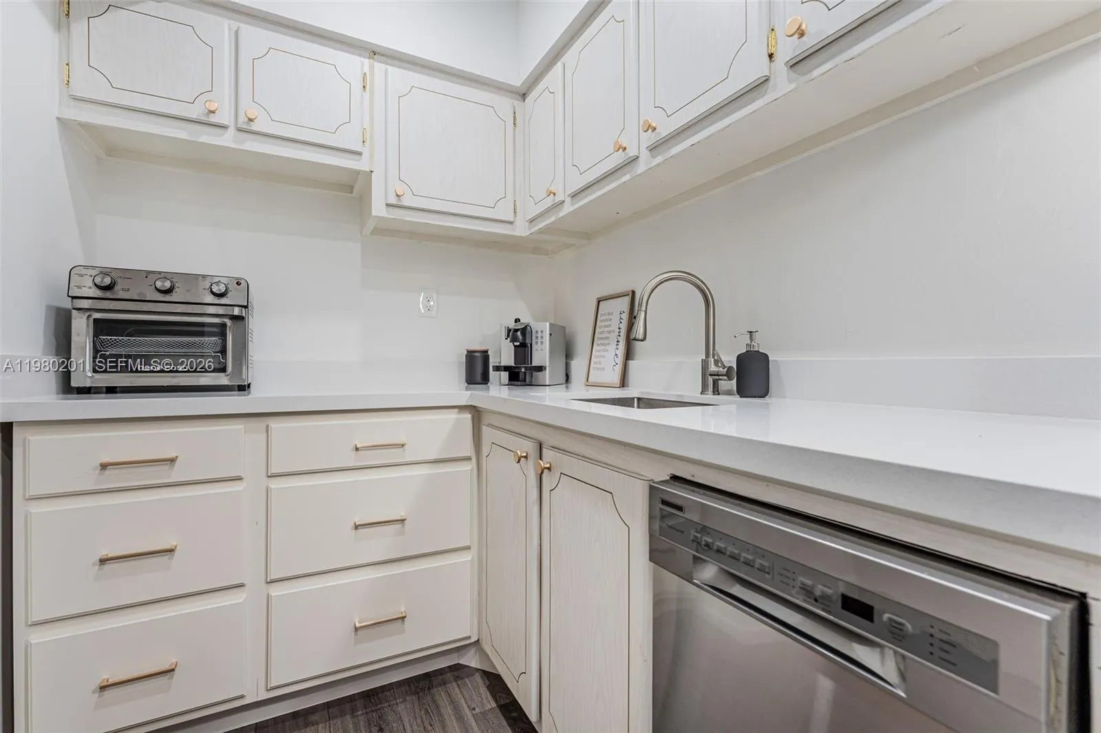 1000 West Ave 432, Miami Beach, Florida 33139, Miami Beach, Florida 33139, ,1 BathroomBathrooms,Residential Lease,For Rent,1000 West Ave 432, Miami Beach, Florida 33139,A11980201