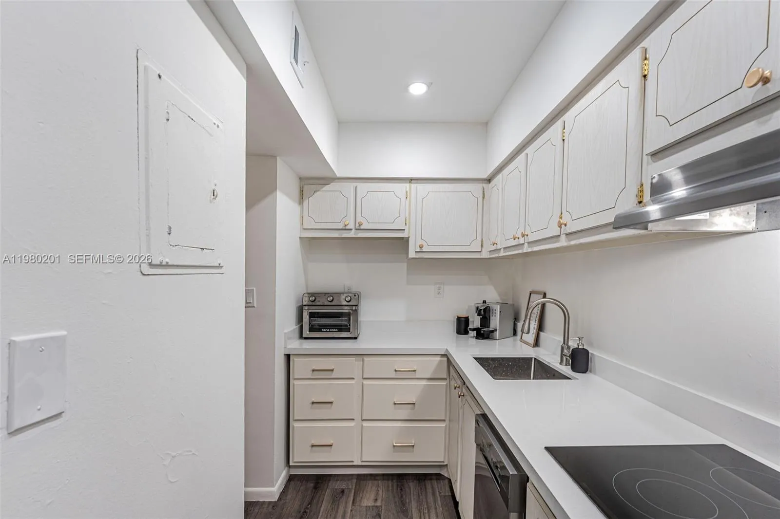 1000 West Ave 432, Miami Beach, Florida 33139, Miami Beach, Florida 33139, ,1 BathroomBathrooms,Residential Lease,For Rent,1000 West Ave 432, Miami Beach, Florida 33139,A11980201