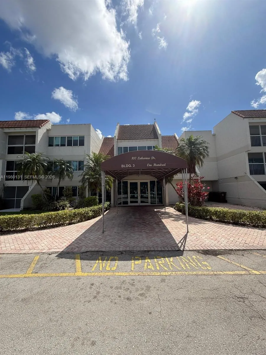 Weston, Florida 33326, 2 Bedrooms Bedrooms, ,2 BathroomsBathrooms,Residential,For Sale,A11980131