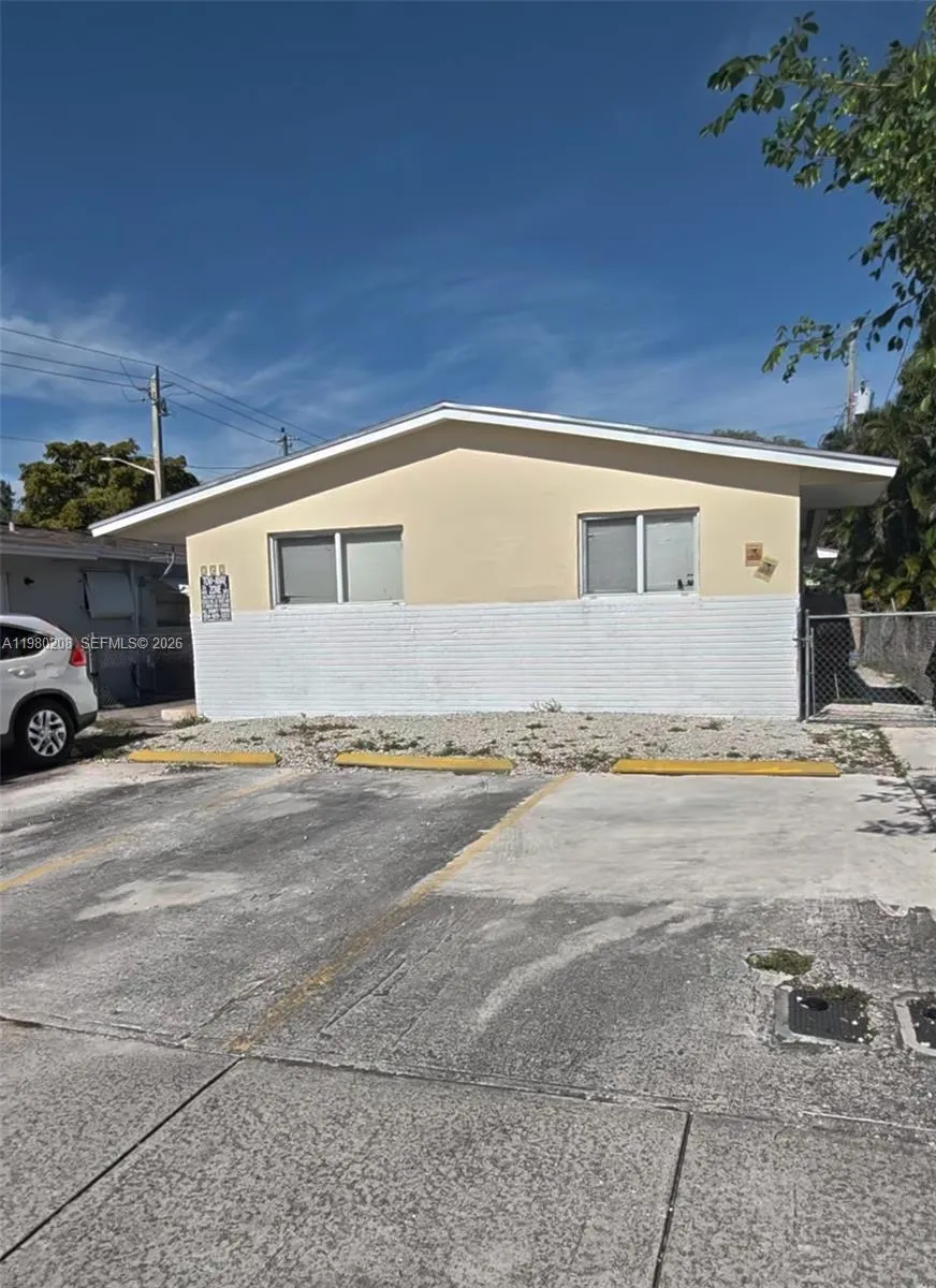 752 Nw 3rd Ct, Hallandale Beach, Florida 33009, Hallandale Beach, Florida 33009, ,Residential Income,For Sale,752 Nw 3rd Ct, Hallandale Beach, Florida 33009,A11980208