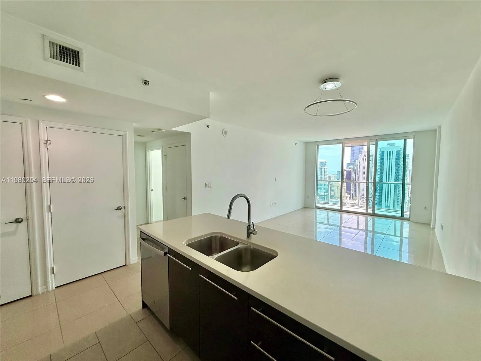 55 Se 6th St 3804, Miami, Florida 33131, Miami, Florida 33131, 1 Bedroom Bedrooms, ,1 BathroomBathrooms,Residential Lease,For Rent,55 Se 6th St 3804, Miami, Florida 33131,A11980254