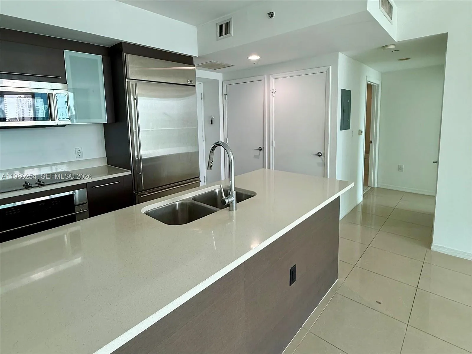 55 Se 6th St 3804, Miami, Florida 33131, Miami, Florida 33131, 1 Bedroom Bedrooms, ,1 BathroomBathrooms,Residential Lease,For Rent,55 Se 6th St 3804, Miami, Florida 33131,A11980254