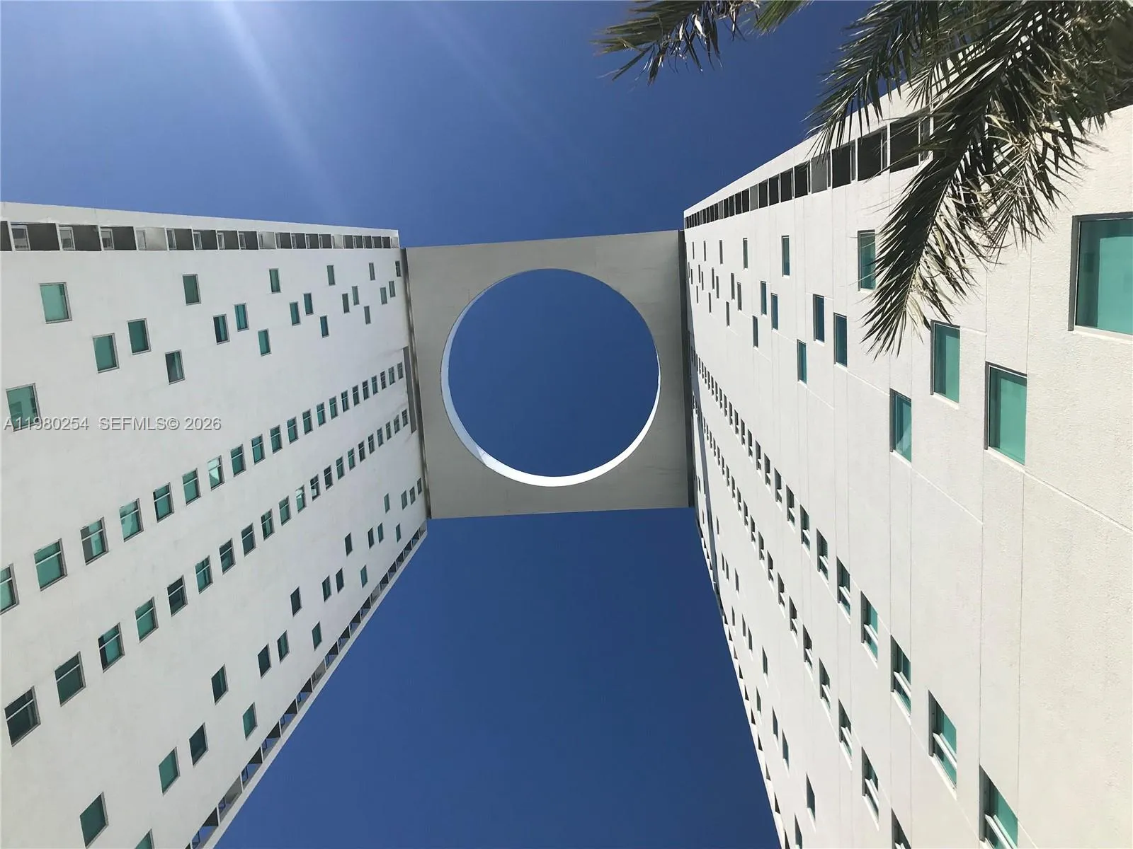 55 Se 6th St 3804, Miami, Florida 33131, Miami, Florida 33131, 1 Bedroom Bedrooms, ,1 BathroomBathrooms,Residential Lease,For Rent,55 Se 6th St 3804, Miami, Florida 33131,A11980254