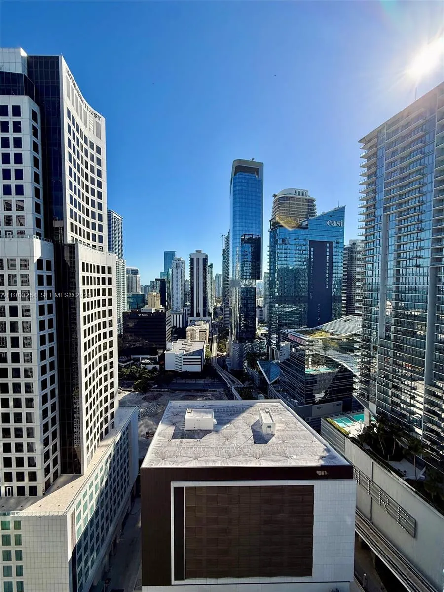 55 Se 6th St 3804, Miami, Florida 33131, Miami, Florida 33131, 1 Bedroom Bedrooms, ,1 BathroomBathrooms,Residential Lease,For Rent,55 Se 6th St 3804, Miami, Florida 33131,A11980254