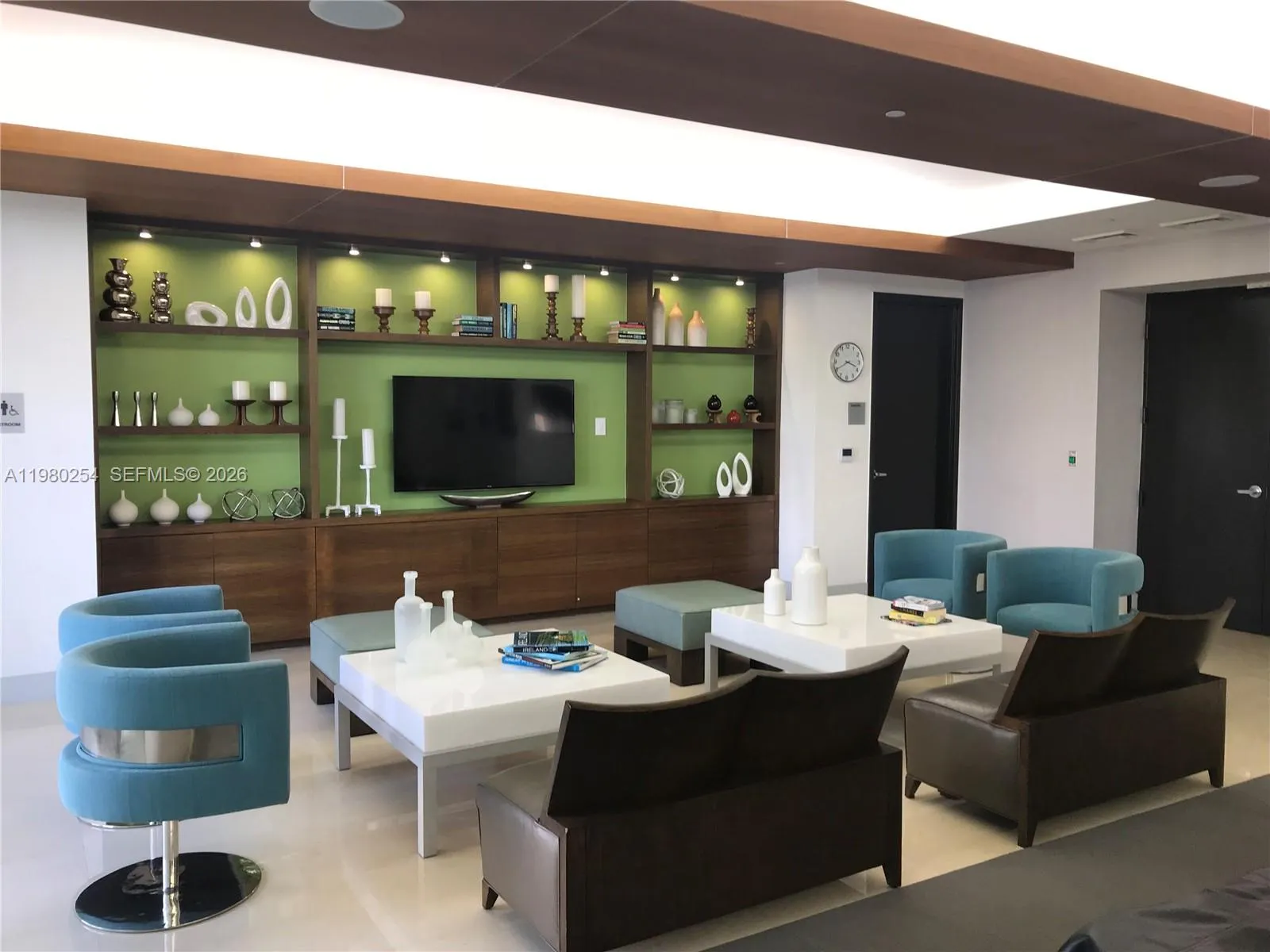 55 Se 6th St 3804, Miami, Florida 33131, Miami, Florida 33131, 1 Bedroom Bedrooms, ,1 BathroomBathrooms,Residential Lease,For Rent,55 Se 6th St 3804, Miami, Florida 33131,A11980254