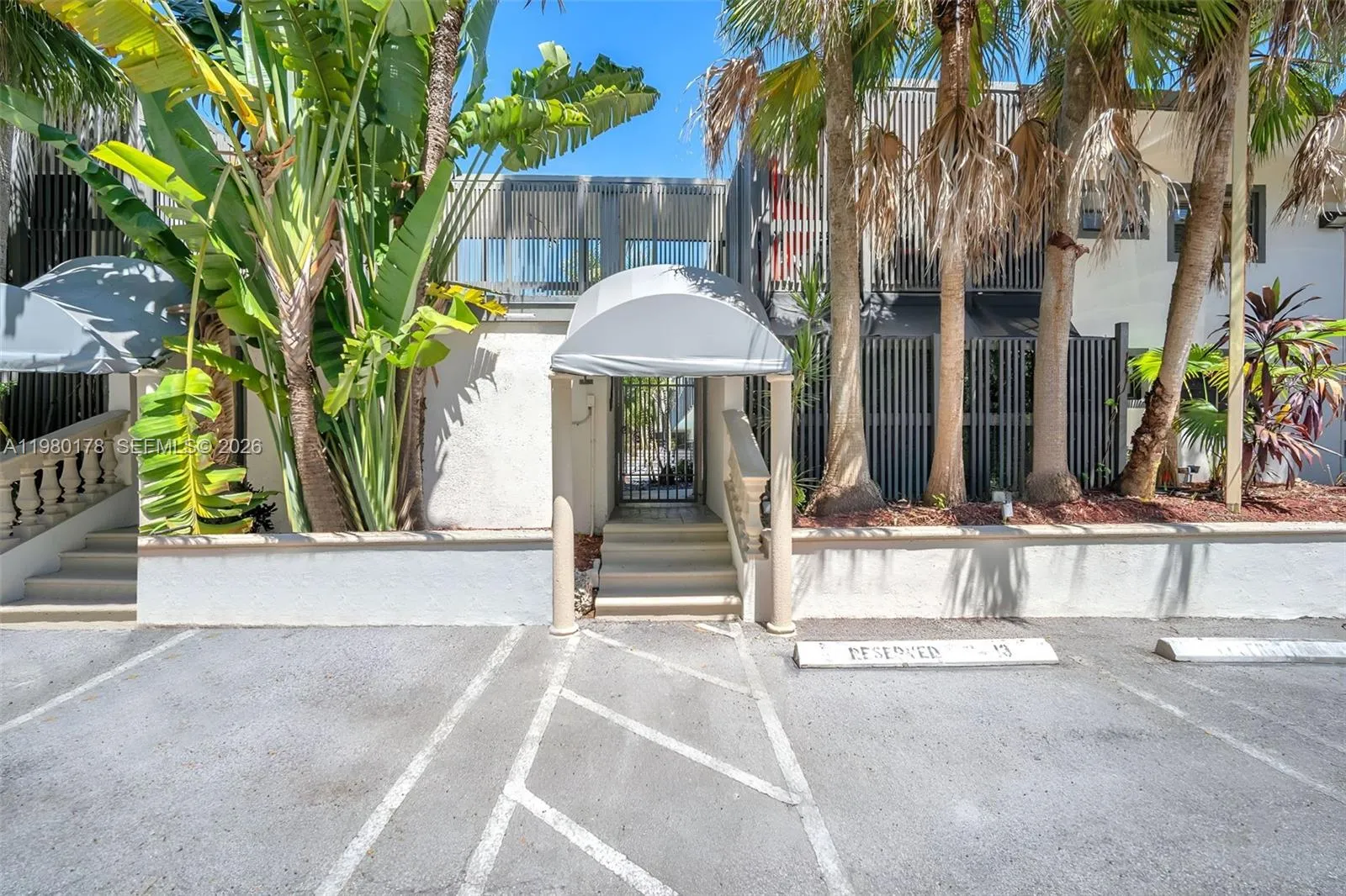 3265 Virginia St 9, Miami, Florida 33133, Miami, Florida 33133, 2 Bedrooms Bedrooms, ,2 BathroomsBathrooms,Residential Lease,For Rent,3265 Virginia St 9, Miami, Florida 33133,A11980178