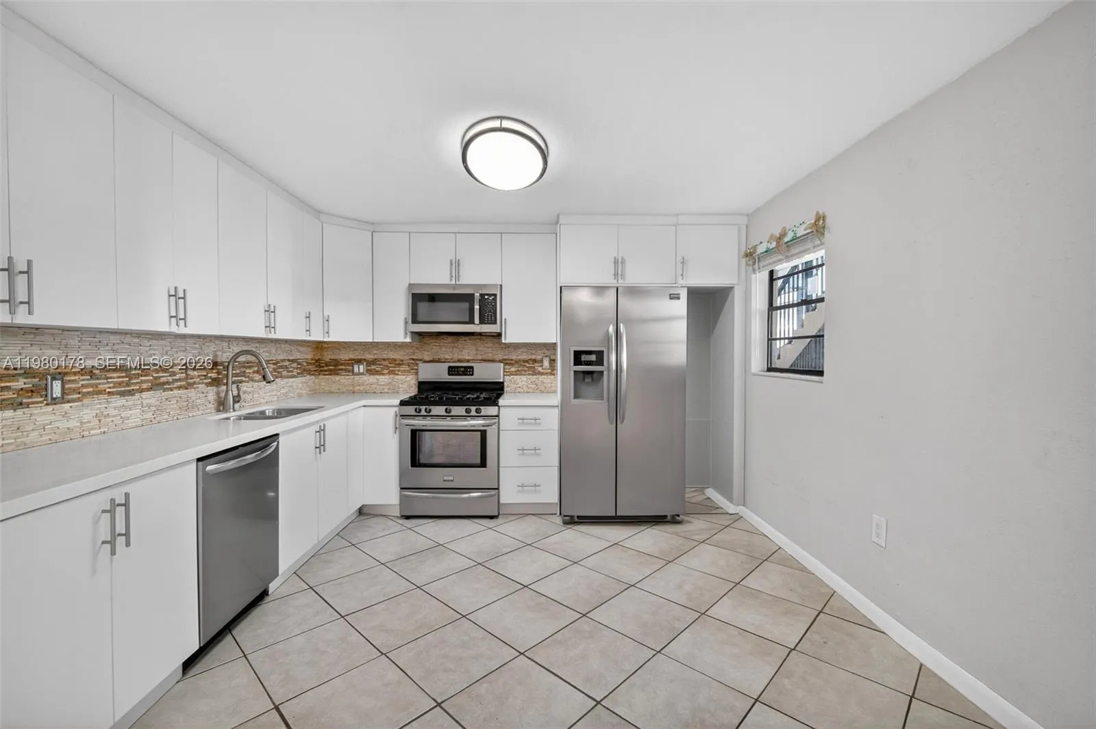 3265 Virginia St 9, Miami, Florida 33133, Miami, Florida 33133, 2 Bedrooms Bedrooms, ,2 BathroomsBathrooms,Residential Lease,For Rent,3265 Virginia St 9, Miami, Florida 33133,A11980178