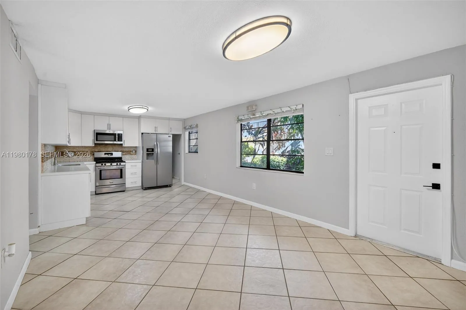 3265 Virginia St 9, Miami, Florida 33133, Miami, Florida 33133, 2 Bedrooms Bedrooms, ,2 BathroomsBathrooms,Residential Lease,For Rent,3265 Virginia St 9, Miami, Florida 33133,A11980178