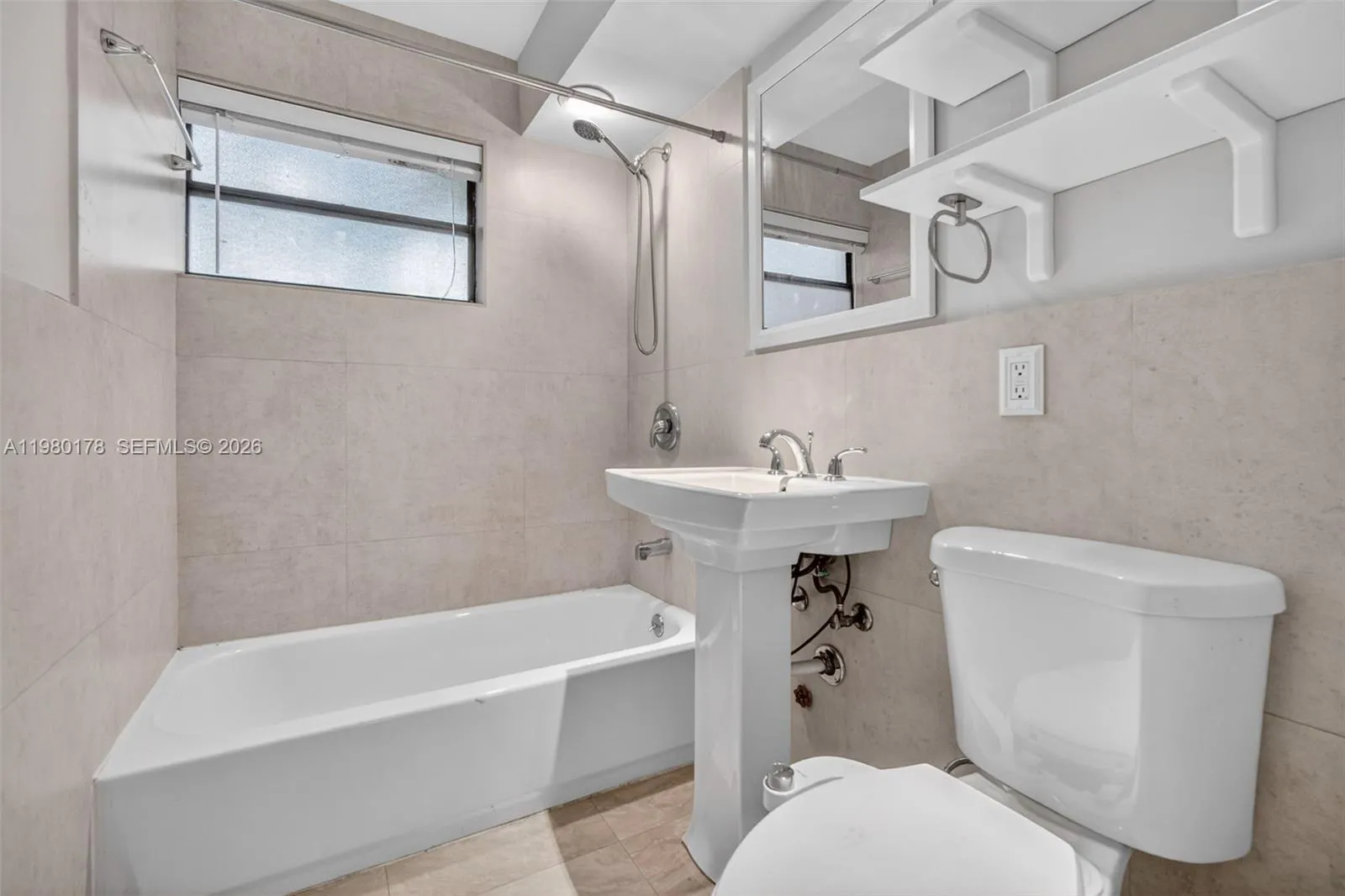 3265 Virginia St 9, Miami, Florida 33133, Miami, Florida 33133, 2 Bedrooms Bedrooms, ,2 BathroomsBathrooms,Residential Lease,For Rent,3265 Virginia St 9, Miami, Florida 33133,A11980178