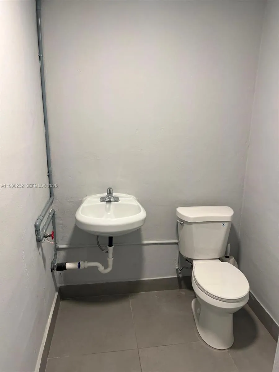 8416 Nw 61st St 4, Miami, Florida 33166, Miami, Florida 33166, ,Commercial Lease,For Rent,8416 Nw 61st St 4, Miami, Florida 33166,A11980232