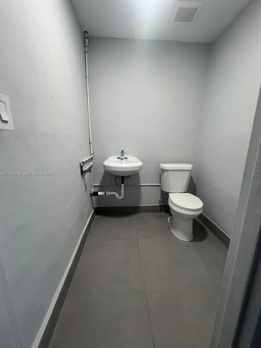 8416 Nw 61st St 4, Miami, Florida 33166, Miami, Florida 33166, ,Commercial Lease,For Rent,8416 Nw 61st St 4, Miami, Florida 33166,A11980232