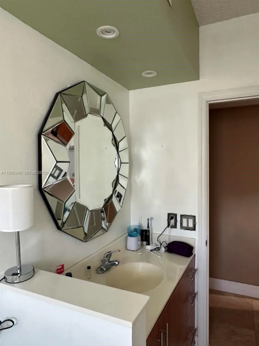 17100 N Bay Rd 1904, Sunny Isles Beach, Florida 33, Sunny Isles Beach, Florida 33160, 3 Bedrooms Bedrooms, ,2 BathroomsBathrooms,Residential,For Sale,17100 N Bay Rd 1904, Sunny Isles Beach, Florida 33,A11980266