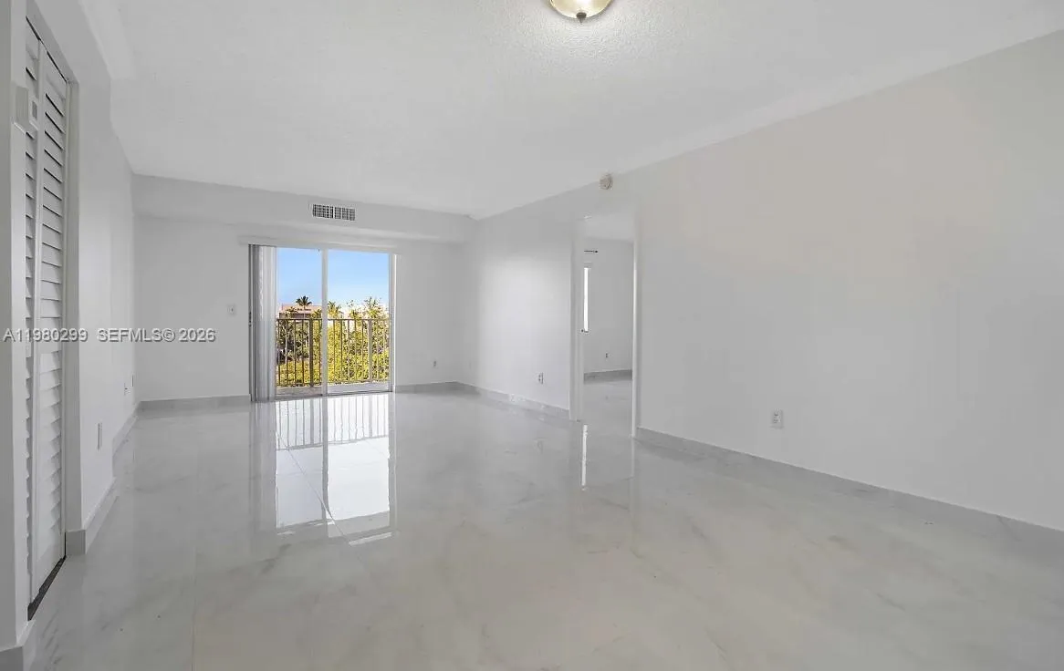 8260 Sw 210th St 302, Cutler Bay, Florida 33189, Cutler Bay, Florida 33189, 2 Bedrooms Bedrooms, ,2 BathroomsBathrooms,Residential,For Sale,8260 Sw 210th St 302, Cutler Bay, Florida 33189,A11980299