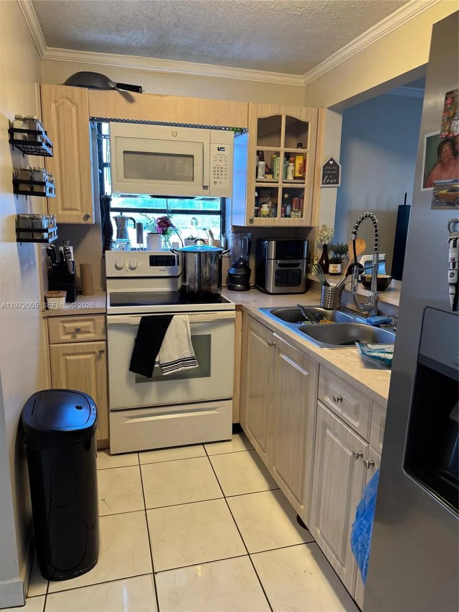 952 E 19th St, Hialeah, Florida 33013, Hialeah, Florida 33013, ,Residential Income,For Sale,952 E 19th St, Hialeah, Florida 33013,A11972005