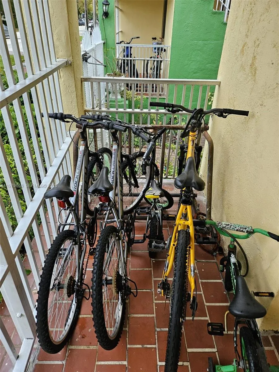 7400 Harding Ave 22, Miami Beach, Florida 33141, Miami Beach, Florida 33141, 1 Bedroom Bedrooms, ,1 BathroomBathrooms,Residential Lease,For Rent,7400 Harding Ave 22, Miami Beach, Florida 33141,A11979868