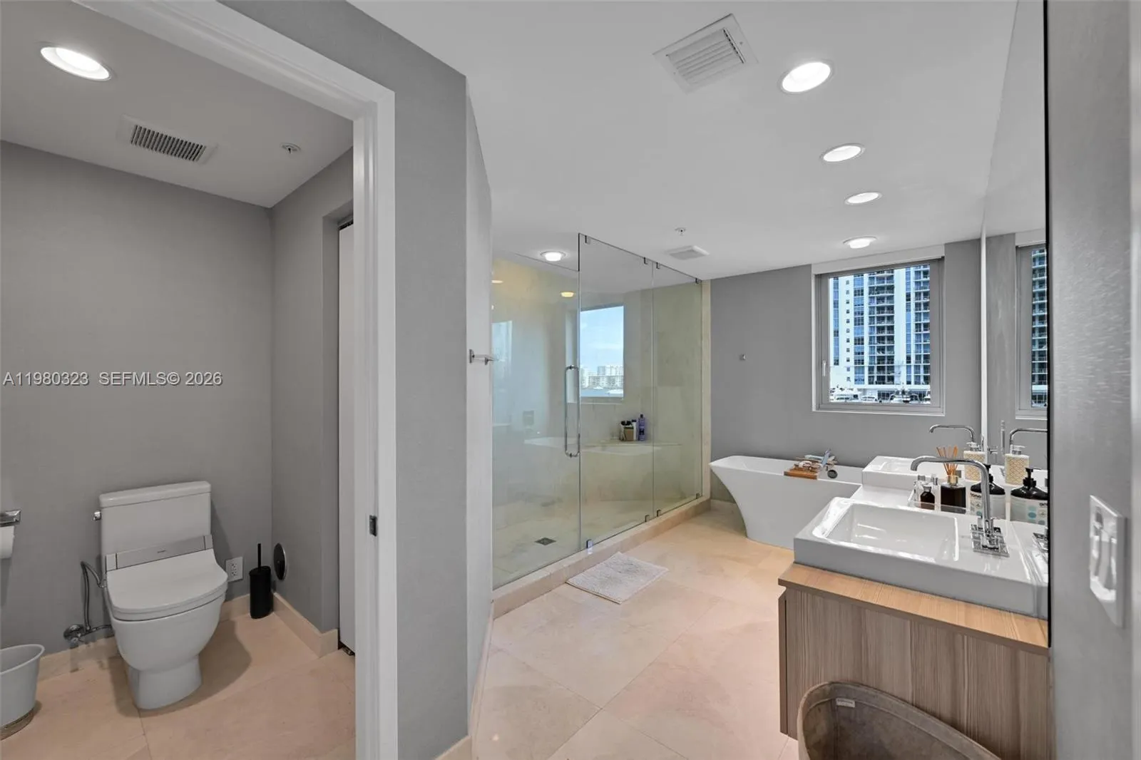 17111 Biscayne Blvd 207, North Miami Beach, Florid, North Miami Beach, Florida 33160, 2 Bedrooms Bedrooms, ,2 BathroomsBathrooms,Residential Lease,For Rent,17111 Biscayne Blvd 207, North Miami Beach, Florid,A11980323
