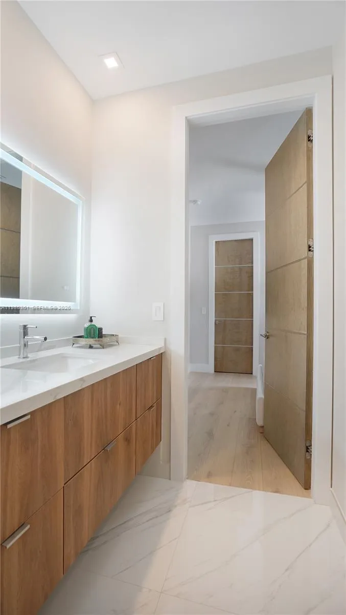 3075 Mary St, Miami, Florida 33133, Miami, Florida 33133, 4 Bedrooms Bedrooms, ,4 BathroomsBathrooms,Residential Lease,For Rent,3075 Mary St, Miami, Florida 33133,A11980361