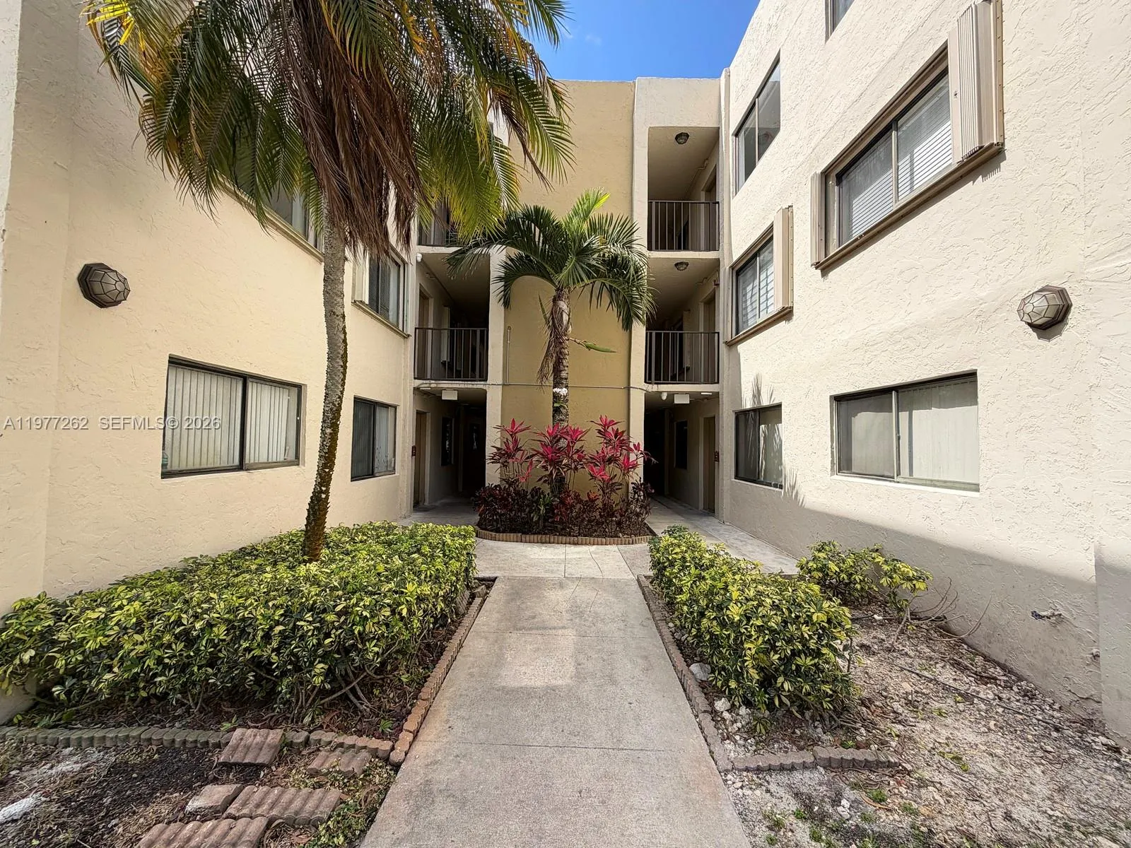 8075 Sw 107th Ave 219, Miami, Florida 33173, Miami, Florida 33173, 3 Bedrooms Bedrooms, ,2 BathroomsBathrooms,Residential Lease,For Rent,8075 Sw 107th Ave 219, Miami, Florida 33173,A11977262