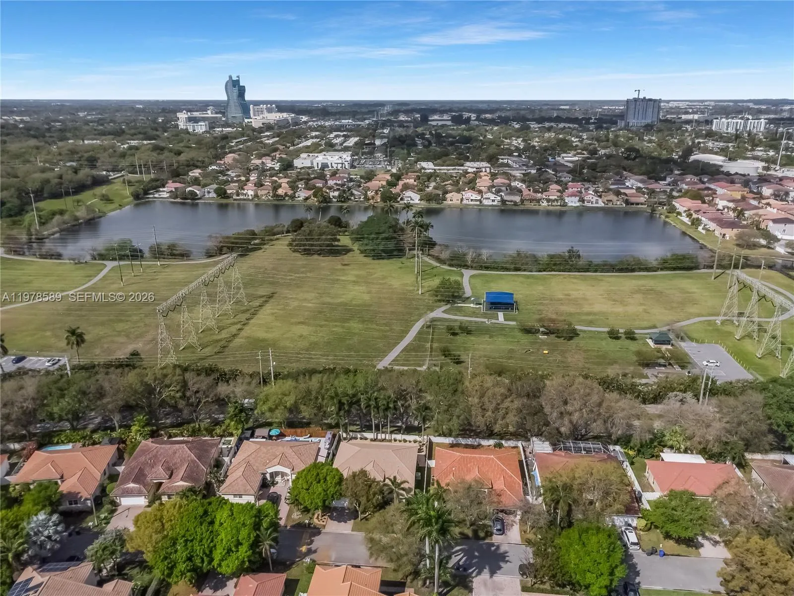 The lightest house with the Oarkidge Park across the street.  The dog park to the right & the kiddie park to the left.