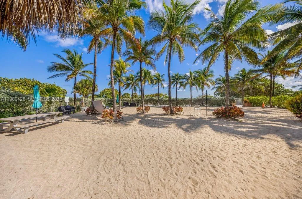 9172 Collins Ave 212, Surfside, Florida 33154, Surfside, Florida 33154, 2 Bedrooms Bedrooms, ,2 BathroomsBathrooms,Residential Lease,For Rent,9172 Collins Ave 212, Surfside, Florida 33154,A11980428