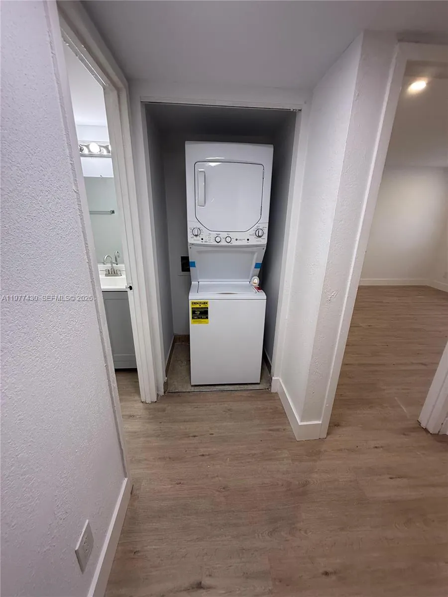 5911 Washington St 103, Hollywood, Florida 33023, Hollywood, Florida 33023, 2 Bedrooms Bedrooms, ,2 BathroomsBathrooms,Residential Lease,For Rent,5911 Washington St 103, Hollywood, Florida 33023,A11977430