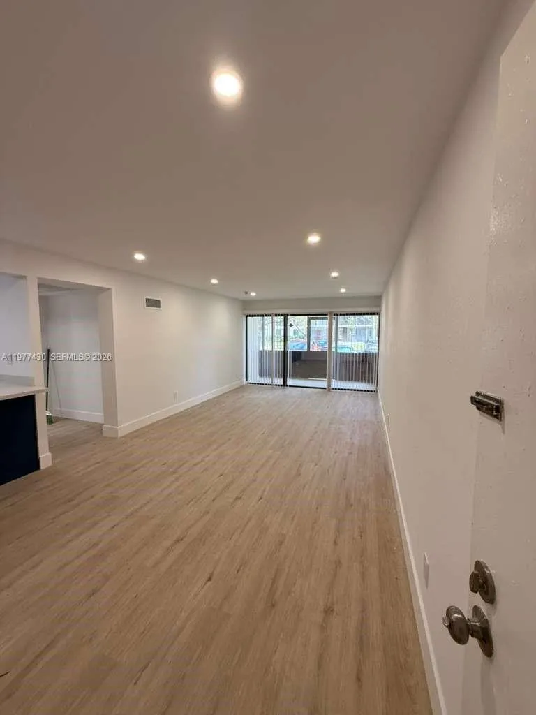 5911 Washington St 103, Hollywood, Florida 33023, Hollywood, Florida 33023, 2 Bedrooms Bedrooms, ,2 BathroomsBathrooms,Residential Lease,For Rent,5911 Washington St 103, Hollywood, Florida 33023,A11977430