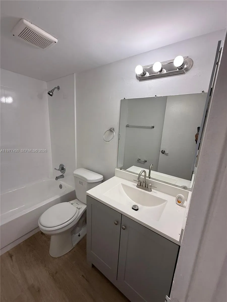 5911 Washington St 103, Hollywood, Florida 33023, Hollywood, Florida 33023, 2 Bedrooms Bedrooms, ,2 BathroomsBathrooms,Residential Lease,For Rent,5911 Washington St 103, Hollywood, Florida 33023,A11977430