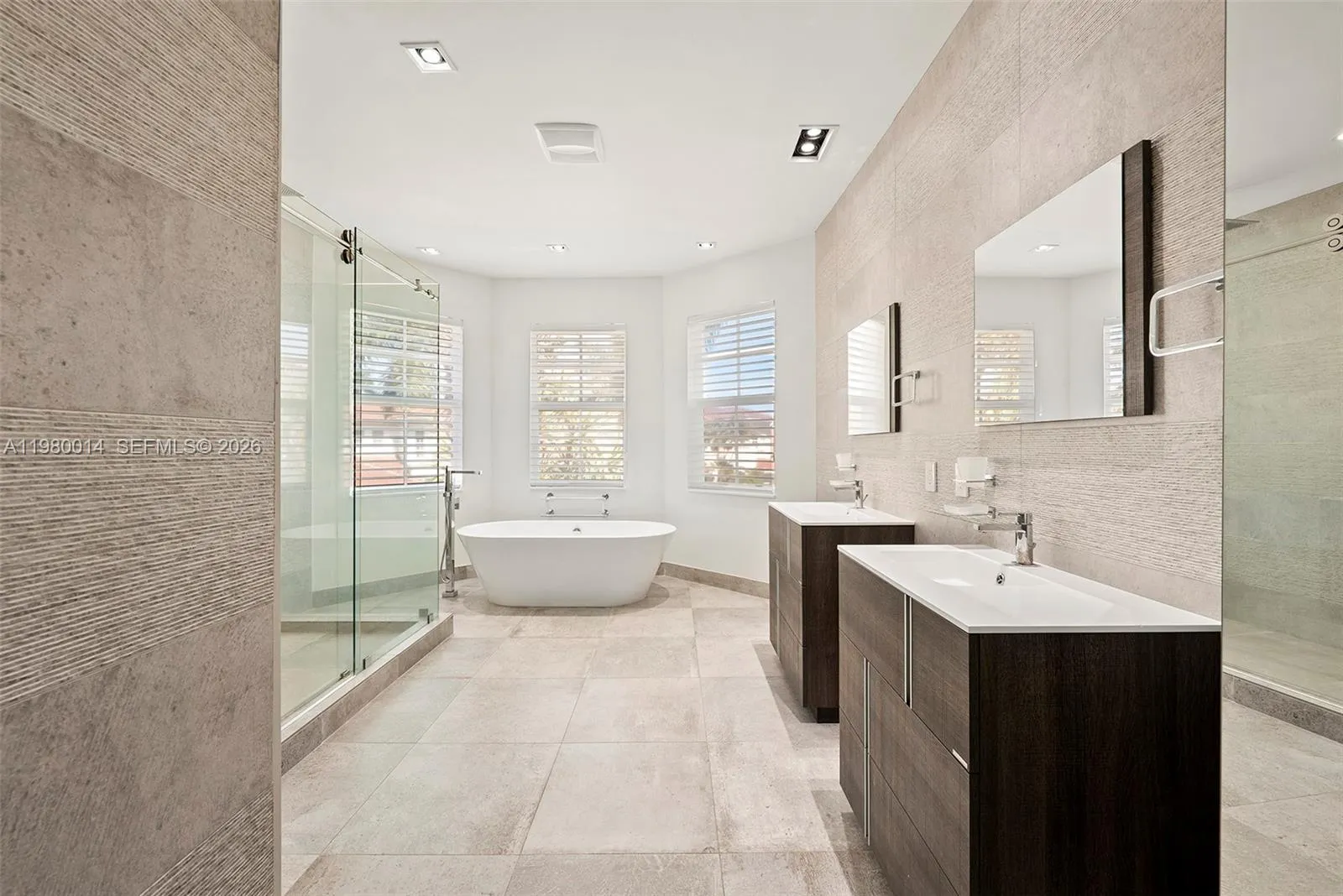 822 Meridian Ln, Hollywood, Florida 33019, Hollywood, Florida 33019, 5 Bedrooms Bedrooms, ,4 BathroomsBathrooms,Residential,For Sale,822 Meridian Ln, Hollywood, Florida 33019,A11980014