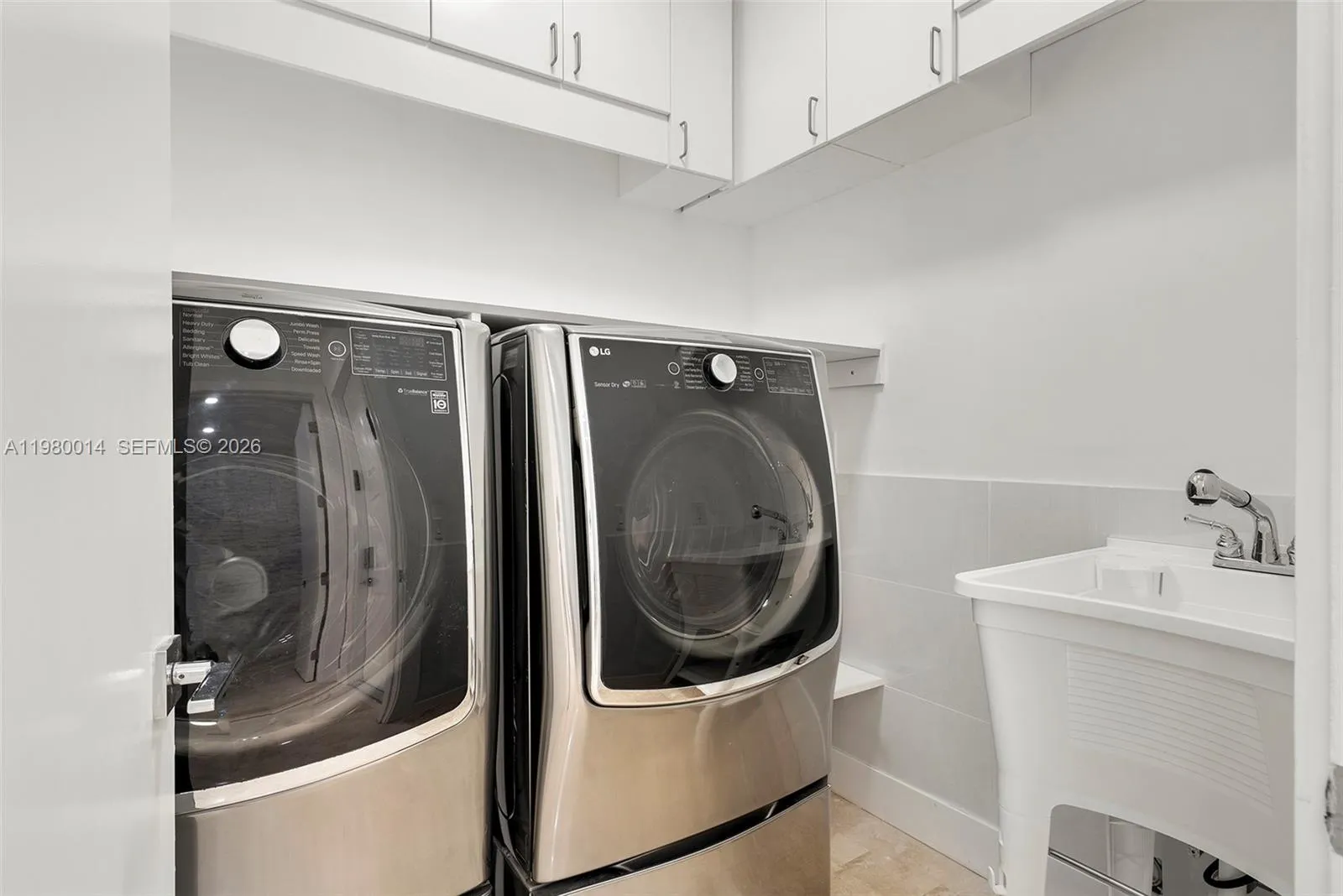 822 Meridian Ln, Hollywood, Florida 33019, Hollywood, Florida 33019, 5 Bedrooms Bedrooms, ,4 BathroomsBathrooms,Residential,For Sale,822 Meridian Ln, Hollywood, Florida 33019,A11980014