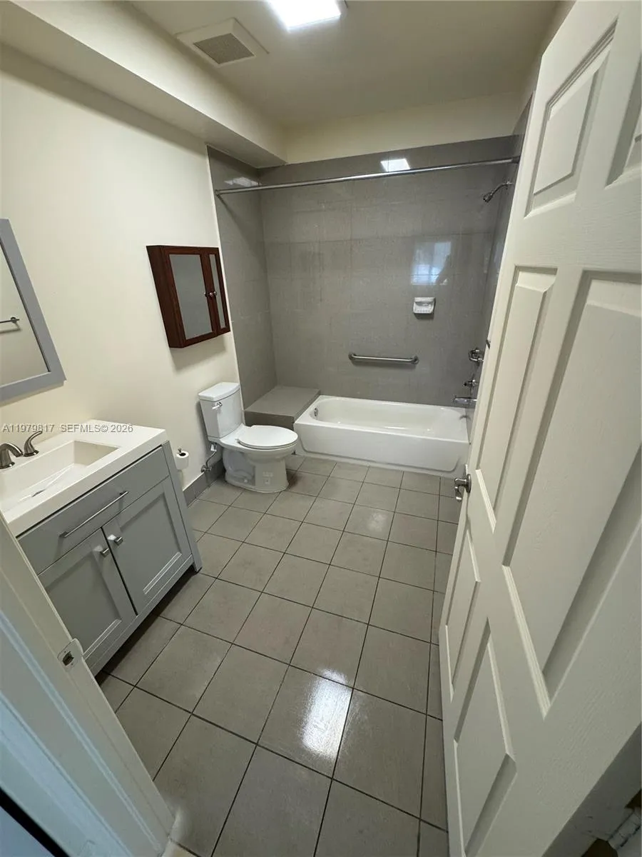 1315 Nw 1st St 101, Miami, Florida 33125, Miami, Florida 33125, 1 Bedroom Bedrooms, ,1 BathroomBathrooms,Residential Lease,For Rent,1315 Nw 1st St 101, Miami, Florida 33125,A11979817