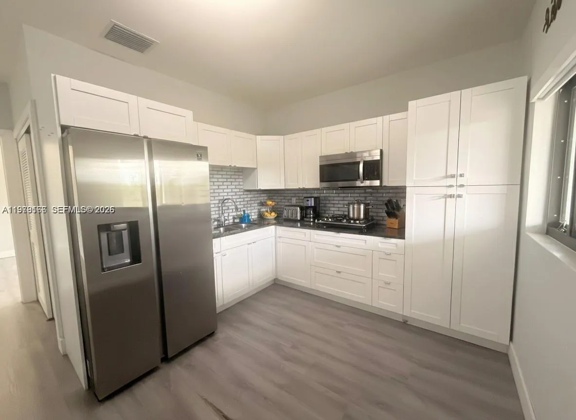 APARTMENT 2 - Virtually staged