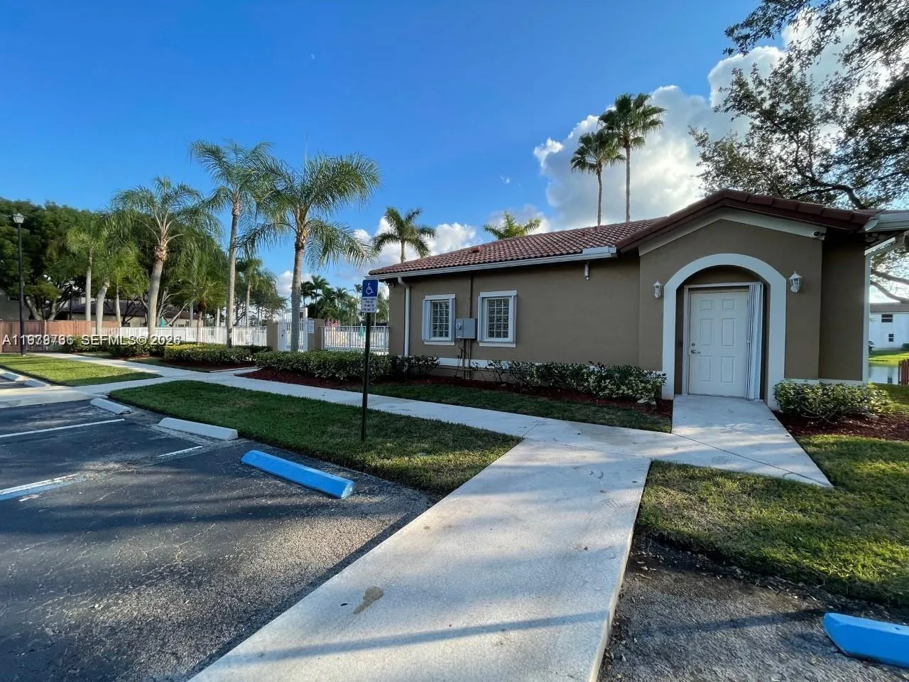 16309 Emerald Cove Rd 16309, Weston, Florida 33331, Weston, Florida 33331, 2 Bedrooms Bedrooms, ,2 BathroomsBathrooms,Residential Lease,For Rent,16309 Emerald Cove Rd 16309, Weston, Florida 33331,A11979736
