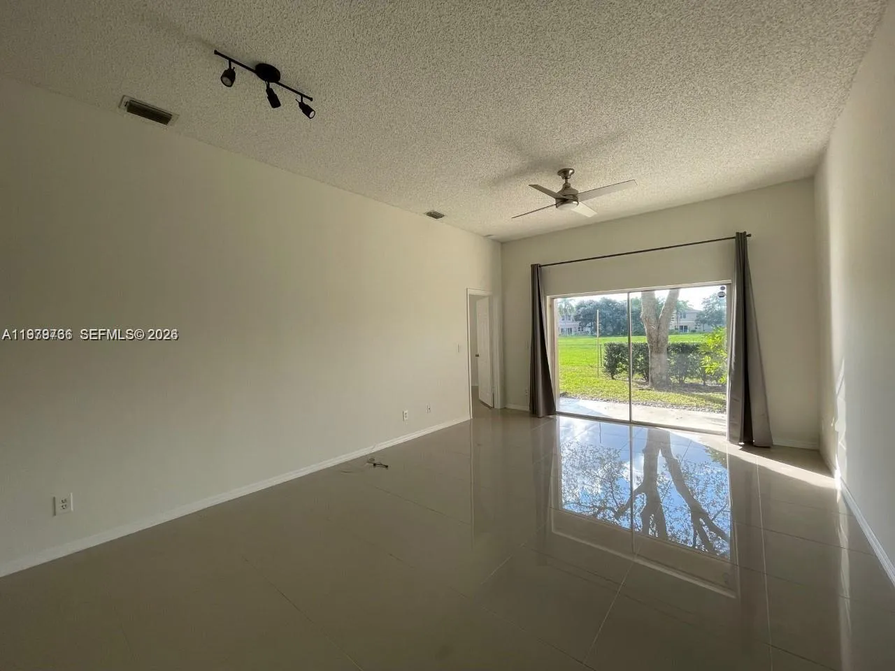 16309 Emerald Cove Rd 16309, Weston, Florida 33331, Weston, Florida 33331, 2 Bedrooms Bedrooms, ,2 BathroomsBathrooms,Residential Lease,For Rent,16309 Emerald Cove Rd 16309, Weston, Florida 33331,A11979736