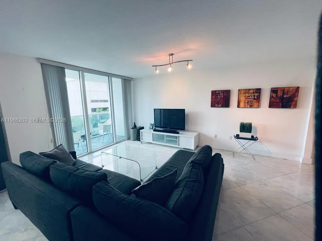 31 Se 5th St 601, Miami, Florida 33131, Miami, Florida 33131, 2 Bedrooms Bedrooms, ,2 BathroomsBathrooms,Residential Lease,For Rent,31 Se 5th St 601, Miami, Florida 33131,A11966203