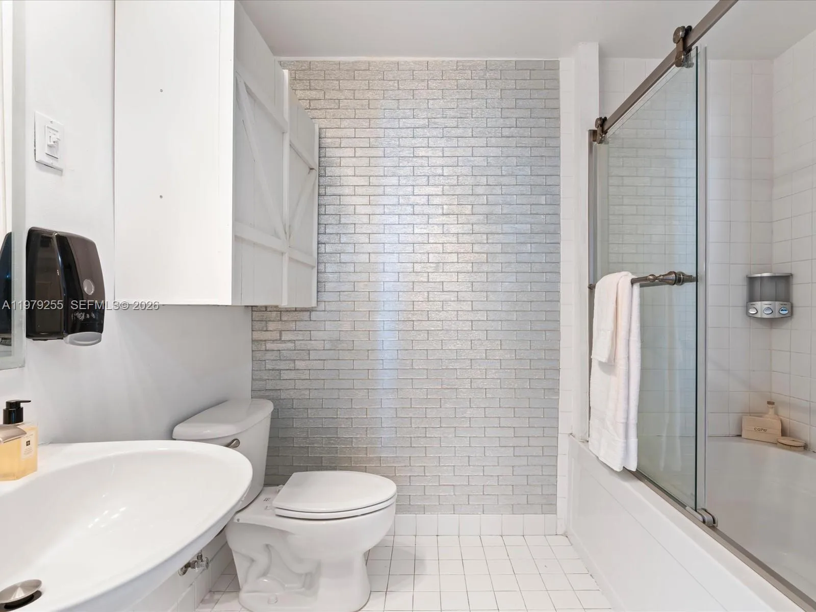 10 Sw South River Dr 715, Miami, Florida 33130, Miami, Florida 33130, 2 Bedrooms Bedrooms, ,1 BathroomBathrooms,Residential,For Sale,10 Sw South River Dr 715, Miami, Florida 33130,A11979255