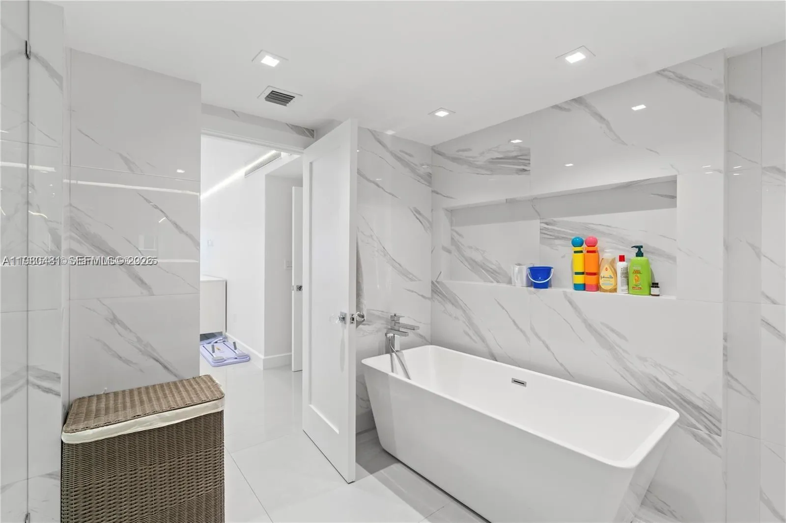 10205 Collins Ave 608, Bal Harbour, Florida 33154, Bal Harbour, Florida 33154, 3 Bedrooms Bedrooms, ,2 BathroomsBathrooms,Residential,For Sale,10205 Collins Ave 608, Bal Harbour, Florida 33154,A11980481