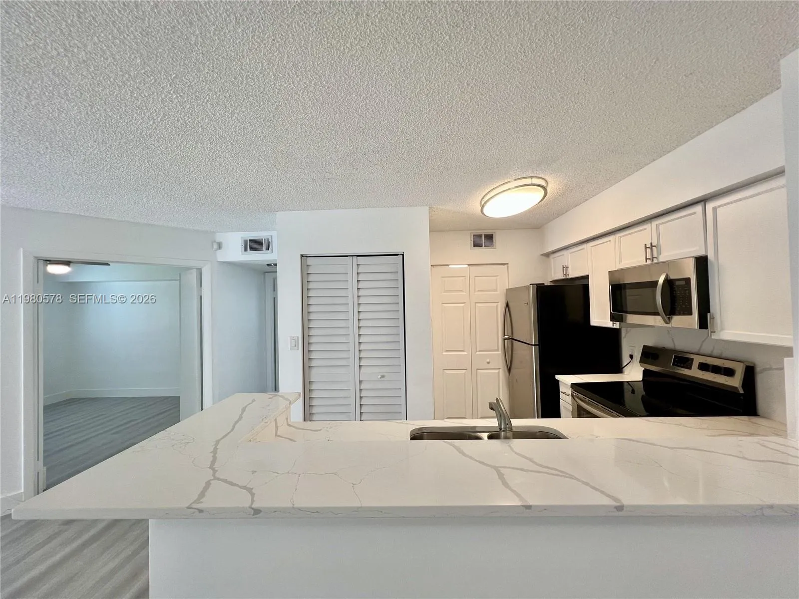 640 S Park Rd 12-4, Hollywood, Florida 33021, Hollywood, Florida 33021, 3 Bedrooms Bedrooms, ,2 BathroomsBathrooms,Residential Lease,For Rent,640 S Park Rd 12-4, Hollywood, Florida 33021,A11980578