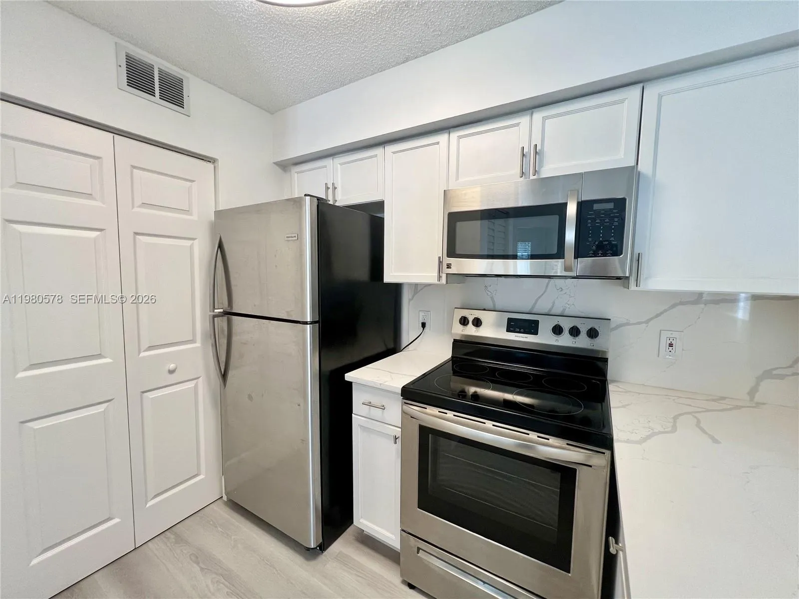 640 S Park Rd 12-4, Hollywood, Florida 33021, Hollywood, Florida 33021, 3 Bedrooms Bedrooms, ,2 BathroomsBathrooms,Residential Lease,For Rent,640 S Park Rd 12-4, Hollywood, Florida 33021,A11980578