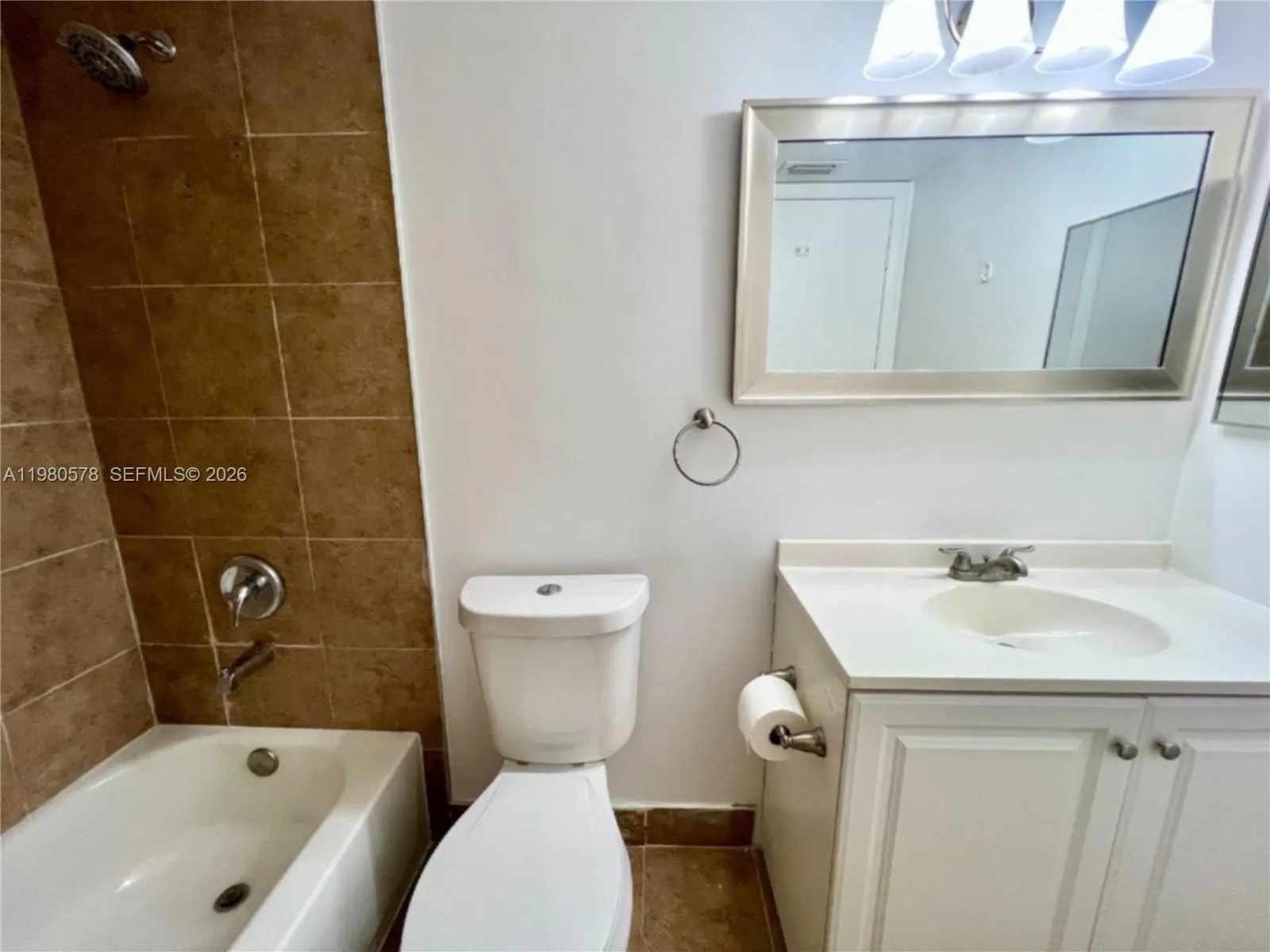 640 S Park Rd 12-4, Hollywood, Florida 33021, Hollywood, Florida 33021, 3 Bedrooms Bedrooms, ,2 BathroomsBathrooms,Residential Lease,For Rent,640 S Park Rd 12-4, Hollywood, Florida 33021,A11980578