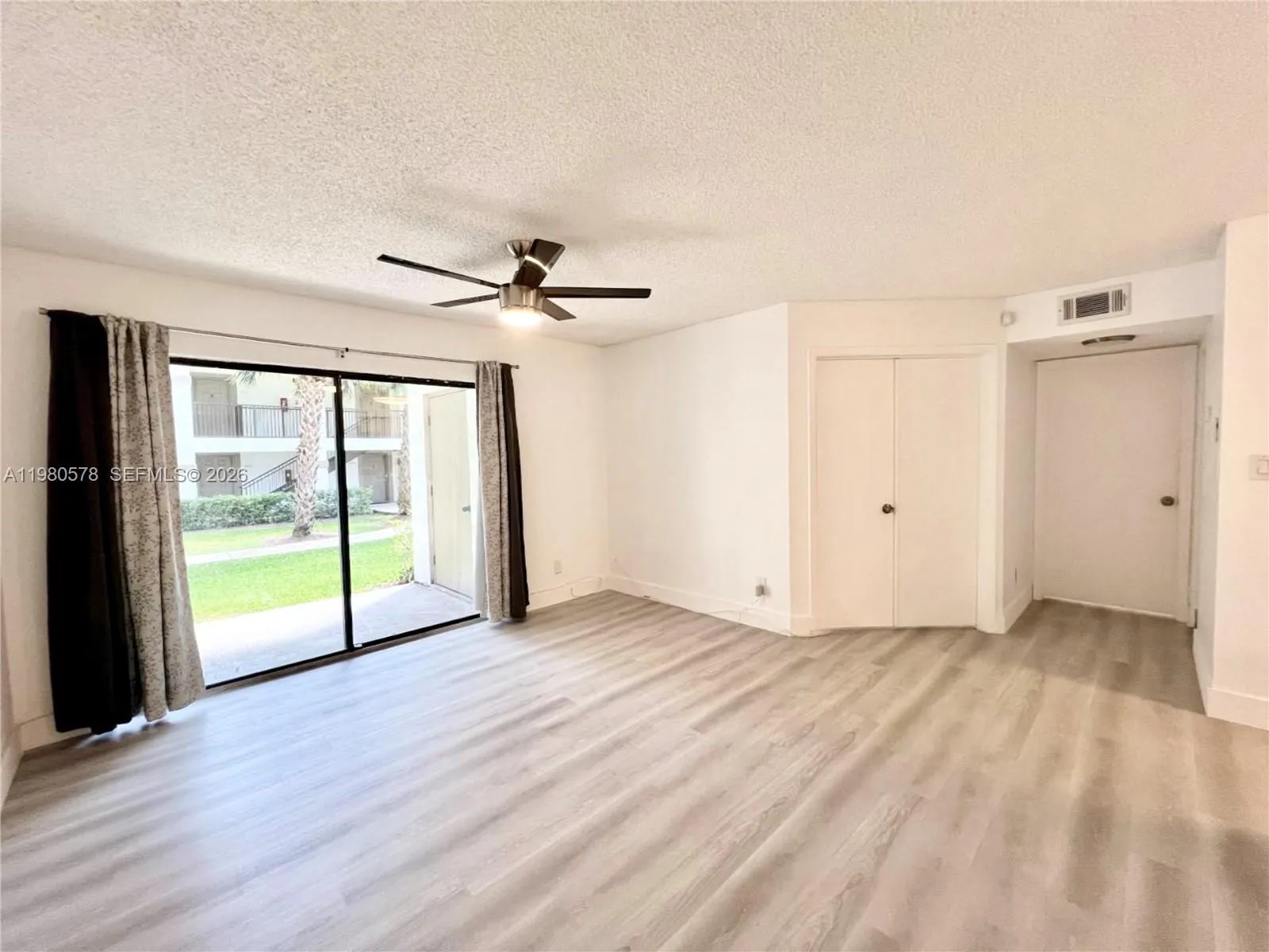 640 S Park Rd 12-4, Hollywood, Florida 33021, Hollywood, Florida 33021, 3 Bedrooms Bedrooms, ,2 BathroomsBathrooms,Residential Lease,For Rent,640 S Park Rd 12-4, Hollywood, Florida 33021,A11980578