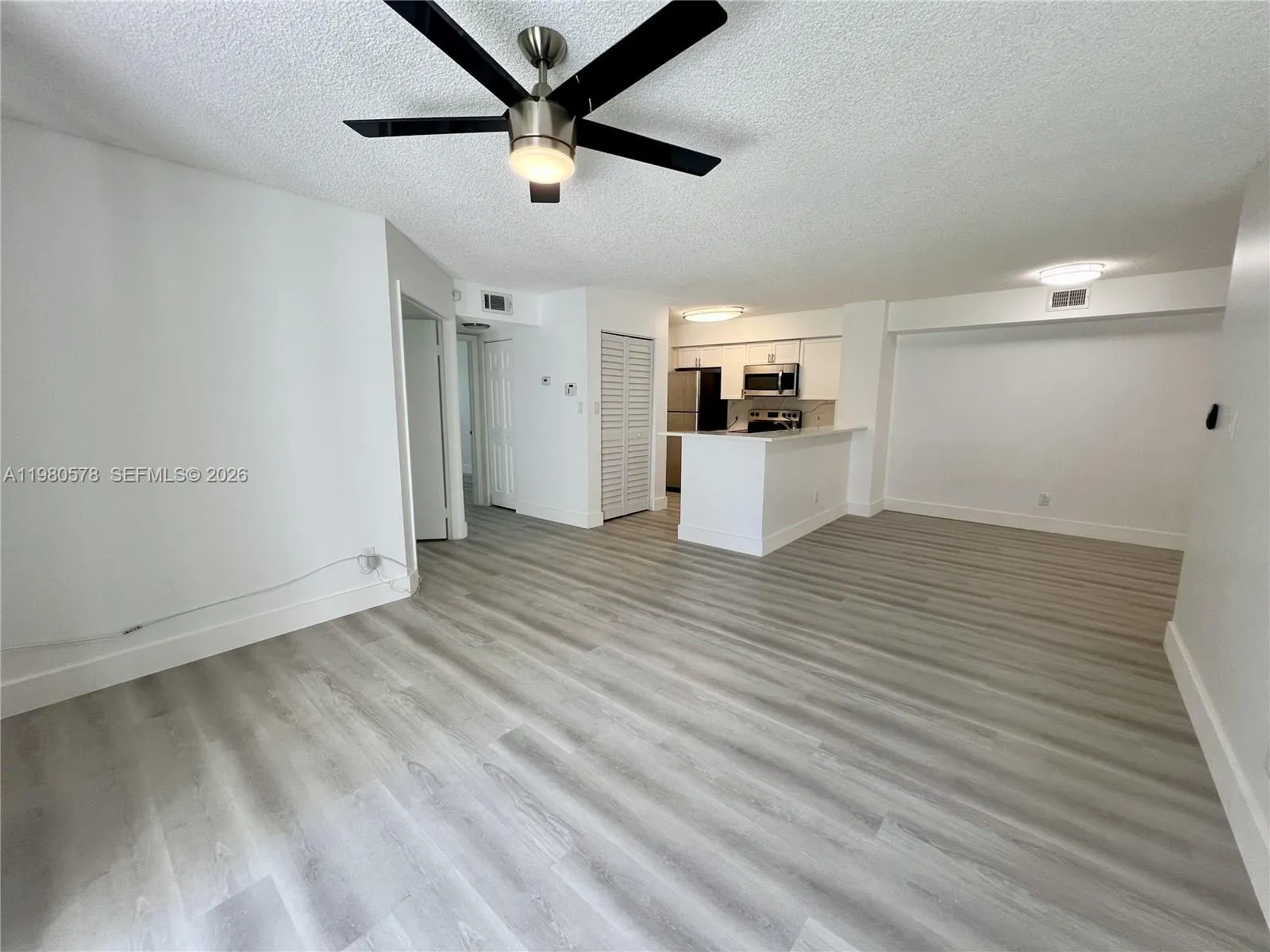 640 S Park Rd 12-4, Hollywood, Florida 33021, Hollywood, Florida 33021, 3 Bedrooms Bedrooms, ,2 BathroomsBathrooms,Residential Lease,For Rent,640 S Park Rd 12-4, Hollywood, Florida 33021,A11980578