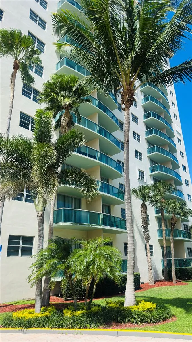 19390 Collins Ave 424, Sunny Isles Beach, Florida, Sunny Isles Beach, Florida 33160, 1 Bedroom Bedrooms, ,1 BathroomBathrooms,Residential,For Sale,19390 Collins Ave 424, Sunny Isles Beach, Florida ,A11980569