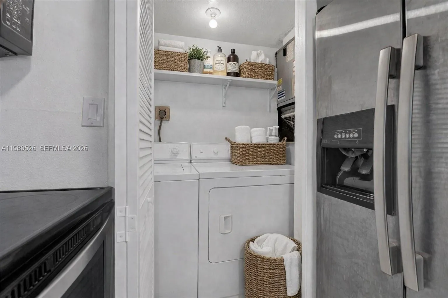 230 Lakeview Dr 206, Weston, Florida 33326, Weston, Florida 33326, 2 Bedrooms Bedrooms, ,2 BathroomsBathrooms,Residential Lease,For Rent,230 Lakeview Dr 206, Weston, Florida 33326,A11980526