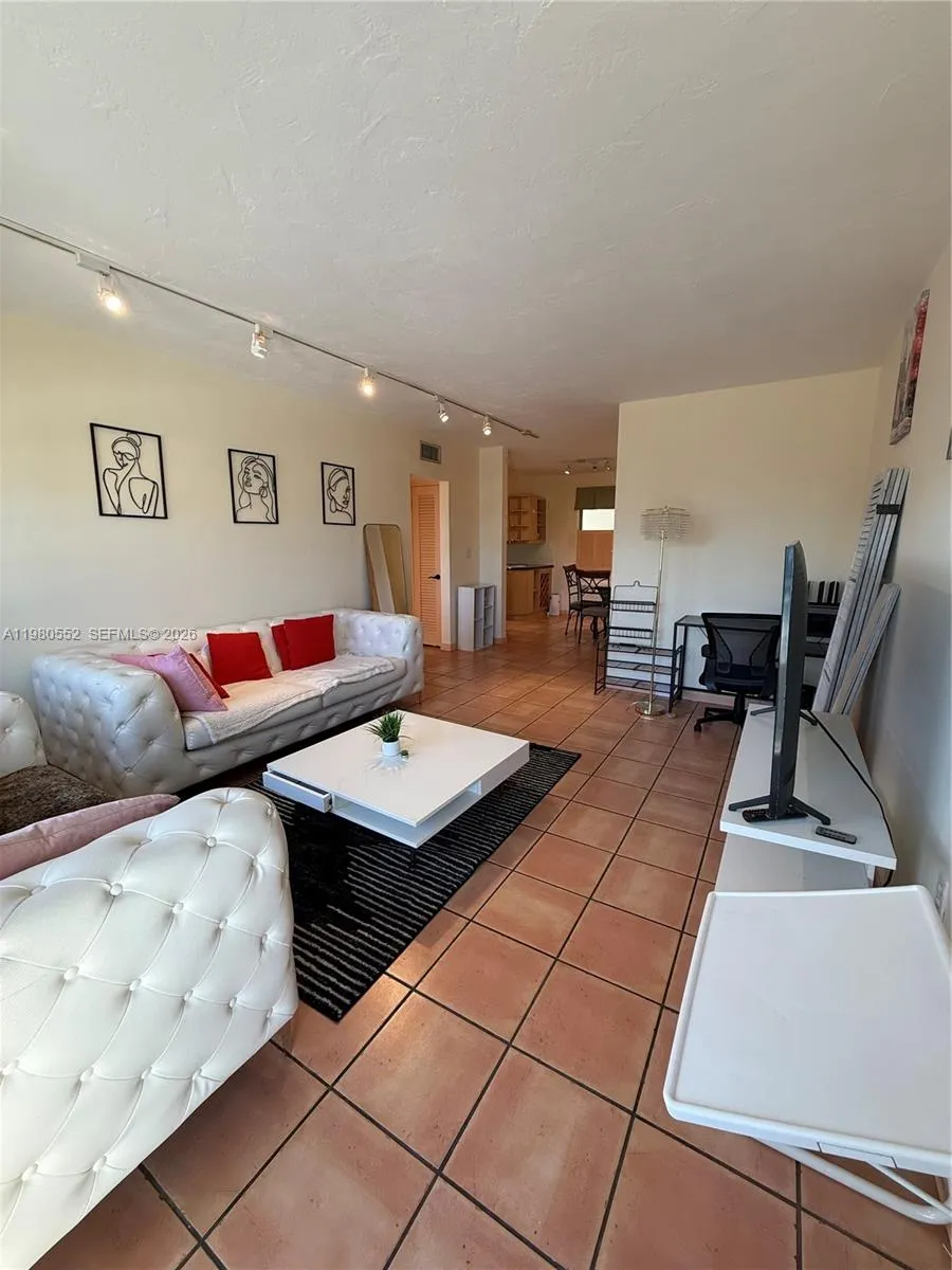 1480 Euclid Ave 301, Miami Beach, Florida 33139, Miami Beach, Florida 33139, 1 Bedroom Bedrooms, ,1 BathroomBathrooms,Residential Lease,For Rent,1480 Euclid Ave 301, Miami Beach, Florida 33139,A11980552